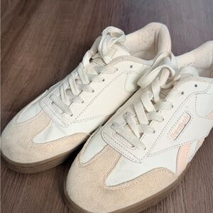 Reebok Cream and Tan Casual Sneakers